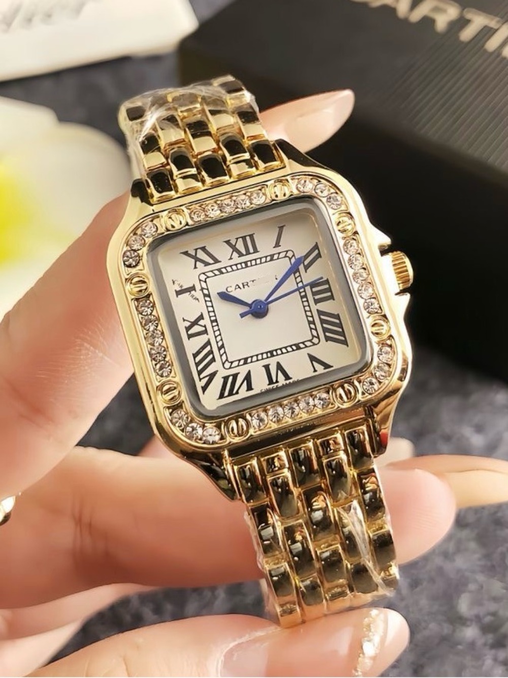 New women’s gold fashion watch